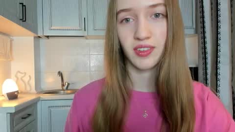 Snapshot of leslie_my_lovee chatting on 25, 10, 2025  LESLIE   online show from 25, 10, 2025