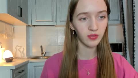 Snapshot of leslie_my_lovee chatting on 29, 10, 2025  LESLIE   online show from 29, 10, 2025