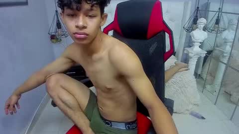 Snapshot of leslieanddrako chatting on 7, 10, 2025 L E S L E Y  AND  D R A K O online show from 7, 10, 2025