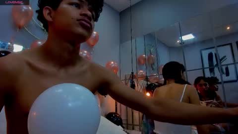 Snapshot of leslieanddrako chatting on 14, 10, 2025 L E S L E Y  AND  D R A K O online show from 14, 10, 2025