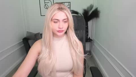Snapshot of lesliemineg chatting on 23, 9, 2025 lesliemineg online show from 23, 9, 2025