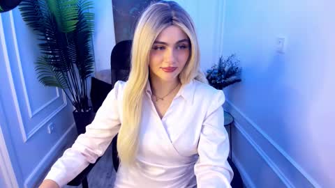 Snapshot of lesliemineg chatting on 24, 9, 2025 lesliemineg online show from 24, 9, 2025