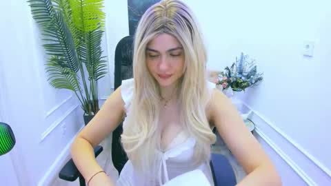 Snapshot of lesliemineg chatting on 30, 9, 2025 lesliemineg online show from 30, 9, 2025