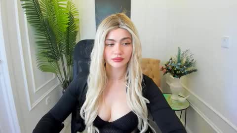 Snapshot of lesliemineg chatting on 10, 10, 2025 lesliemineg online show from 10, 10, 2025