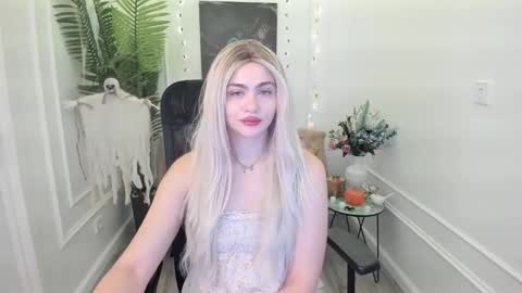 Snapshot of lesliemineg chatting on 16, 10, 2025 lesliemineg online show from 16, 10, 2025