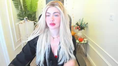 Snapshot of lesliemineg chatting on 22, 10, 2025 lesliemineg online show from 22, 10, 2025