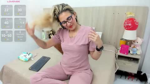 Lesly Santodomingo online show from 23, 2, 2026