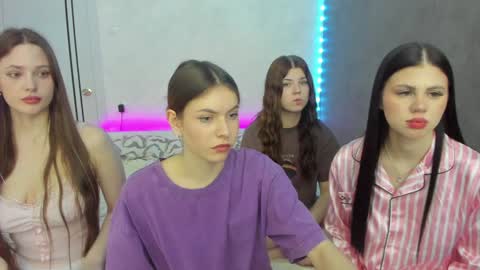 Snapshot of let_me_seee chatting on 3, 2, 2025 Fiona online show from 3, 2, 2025