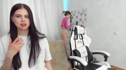 Snapshot of let_me_seee chatting on 28, 2, 2025 Fiona online show from 28, 2, 2025