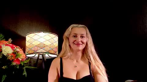 Snapshot of leticiareys chatting on 21, 10, 2025 leticiareys online show from 21, 10, 2025