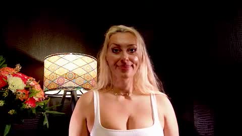 Snapshot of leticiareys chatting on 29, 10, 2025 leticiareys online show from 29, 10, 2025