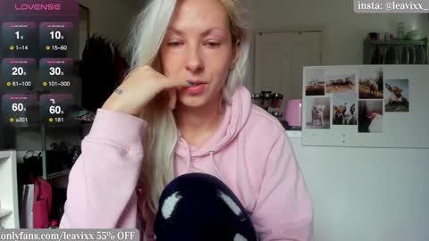 Snapshot of leusee chatting on 23, 12, 2024 LeaVixx online show from 23, 12, 2024