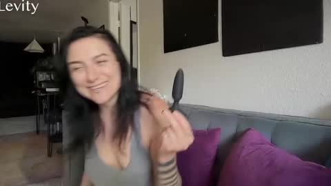 Snapshot of levity_opossum chatting on 18, 9, 2025 Levity online show from 18, 9, 2025