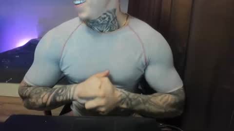 Snapshot of lewis_muscleee chatting on 18, 3, 2026 blablablack online show from 18, 3, 2026