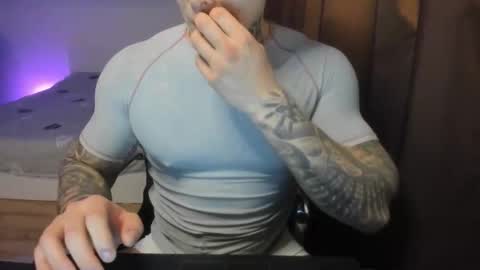 Snapshot of lewis_muscleee chatting on 19, 3, 2026 blablablack online show from 19, 3, 2026