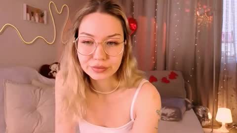 Snapshot of leyalayla chatting on 4, 3, 2026 Lily online show from 4, 3, 2026