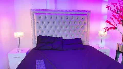 Lia  online show from 9, 10, 2025