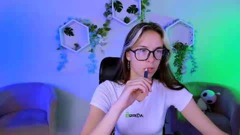 lia_dream_ online show from 13, 7, 2026