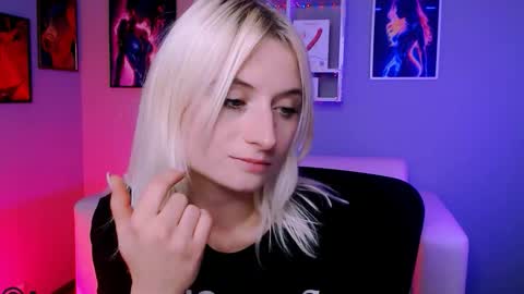 Snapshot of lia_make_love chatting on 4, 10, 2025 lia_make_love online show from 4, 10, 2025