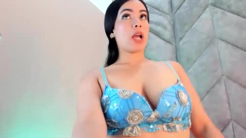 Lia cooper online show from 2, 10, 2025