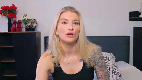 Snapshot of liabeninix chatting on 19, 3, 2026 Lia online show from 19, 3, 2026