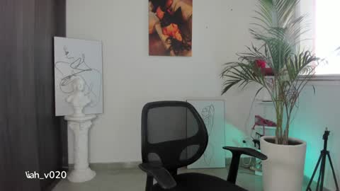 Snapshot of liah_v chatting on 22, 1, 2025 Liah online show from 22, 1, 2025