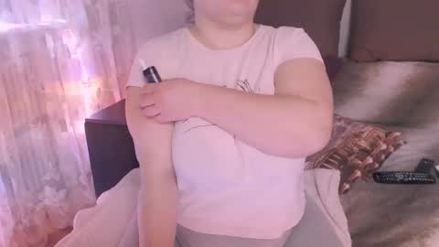 Snapshot of liahsofty chatting on 8, 12, 2024 miss Lia  colection for travel online show from 8, 12, 2024