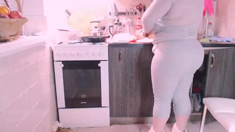 Snapshot of liahsofty chatting on 13, 12, 2024 miss Lia  colection for travel online show from 13, 12, 2024