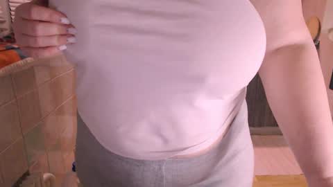Snapshot of liahsofty chatting on 19, 12, 2024 miss Lia  colection for travel online show from 19, 12, 2024