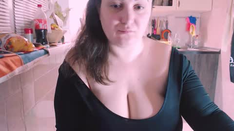 Snapshot of liahsofty chatting on 1, 1, 2025 miss Lia  colection for travel online show from 1, 1, 2025