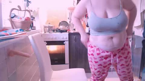 Snapshot of liahsofty chatting on 8, 2, 2025 miss Lia  colection for travel online show from 8, 2, 2025