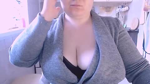 Snapshot of liahsofty chatting on 21, 9, 2025 miss Lia  colection for travel online show from 21, 9, 2025