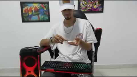 Snapshot of liam_andres12 chatting on 28, 10, 2025 Andres online show from 28, 10, 2025