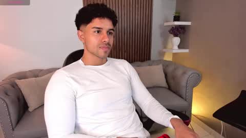 Liam Collins online show from 2, 3, 2025