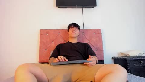 Snapshot of liam_saint chatting on 8, 1, 2026 Call me Lian online show from 8, 1, 2026