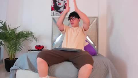 Snapshot of liam_saint chatting on 16, 3, 2026 Call me Lian online show from 16, 3, 2026