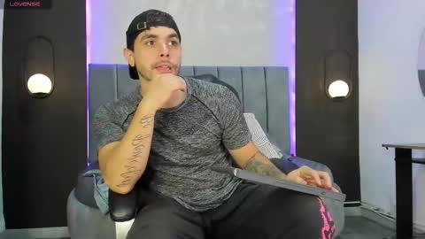 Snapshot of liam_walk chatting on 12, 11, 2025 Liam online show from 12, 11, 2025