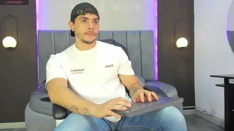 Snapshot of liam_walk chatting on 14, 11, 2025 Liam online show from 14, 11, 2025