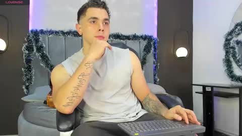 Snapshot of liam_walk chatting on 21, 11, 2025 Liam online show from 21, 11, 2025