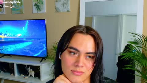 Snapshot of liamtaylor_ chatting on 22, 10, 2025 Tell me Liam online show from 22, 10, 2025