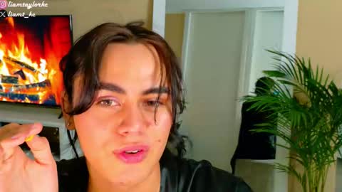 Snapshot of liamtaylor_ chatting on 23, 10, 2025 Tell me Liam online show from 23, 10, 2025