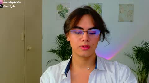 Snapshot of liamtaylor_ chatting on 3, 12, 2025 Tell me Liam online show from 3, 12, 2025