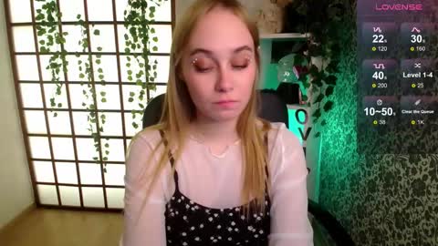 Snapshot of liana_bright chatting on 11, 12, 2024 Liana online show from 11, 12, 2024