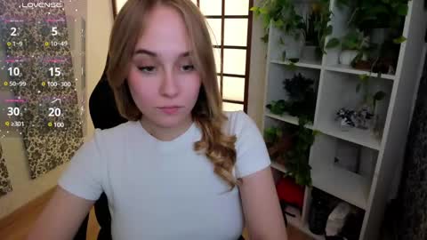 Snapshot of liana_bright chatting on 1, 2, 2025 Liana online show from 1, 2, 2025