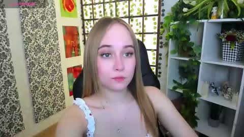 Snapshot of liana_bright chatting on 11, 3, 2025 Liana online show from 11, 3, 2025