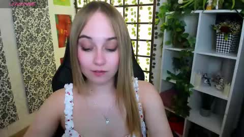 Snapshot of liana_bright chatting on 11, 3, 2025 Liana online show from 11, 3, 2025