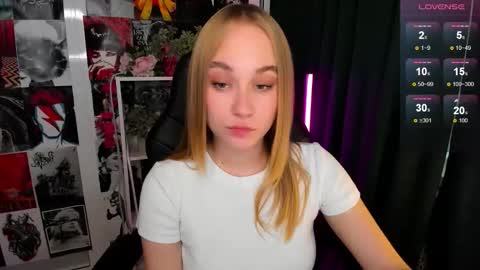 Snapshot of liana_bright chatting on 9, 10, 2025 Liana online show from 9, 10, 2025