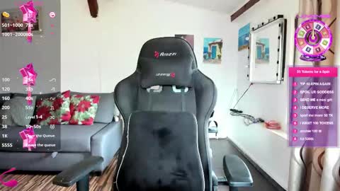 Snapshot of liaquinn chatting on 10, 9, 2025 LiaQuinn online show from 10, 9, 2025