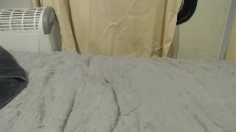 lickurlipz1 online show from 6, 3, 2025