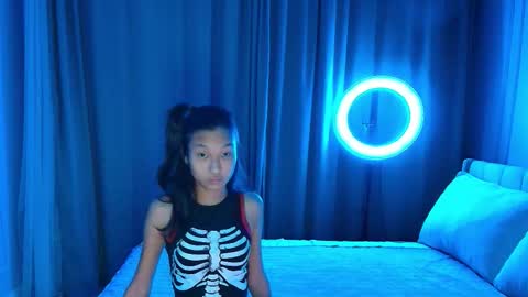 Lihn Pham online show from 18, 11, 2025